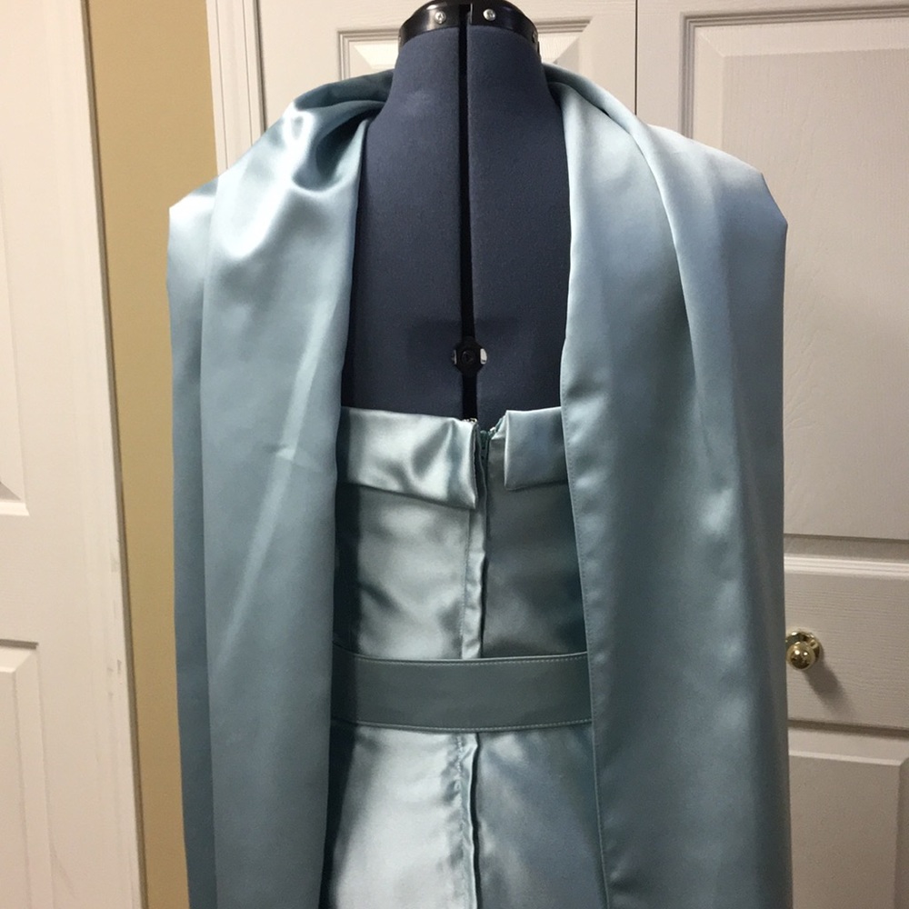 Mid knee satin dress - Picture 3 of 8